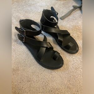 Strappy black universal thread sandals